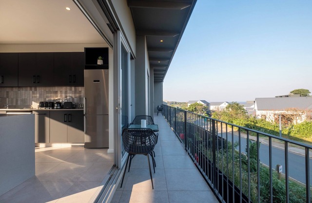 Luxe 2-Bed Apartment in Zululami Estate, Ballitonn