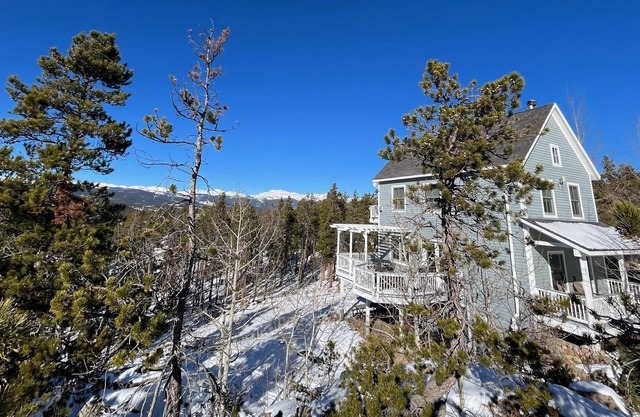 Luxe 3 BR Mountain Home-STUNNING VIEWS and easy access to iconic ski/hike/fish