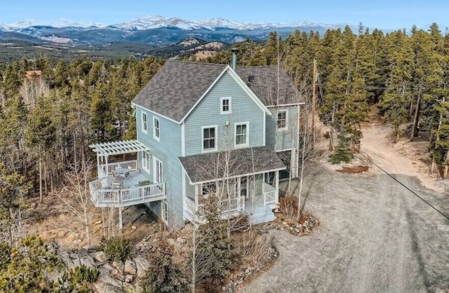 Luxe 4 BR Mountain Home- STUNNING VIEWS and easy access to iconic ski/hike/fish