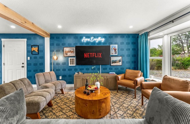 Luxe 5BR Hot Tub Theater Bocce Game Room Pets