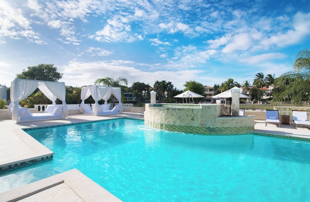 Luxe All-Inclusive Villa w/Private Pool & Hot Tub