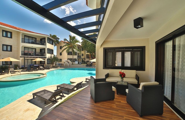 Luxe All-Inclusive 2-Bedroom Royal Suite