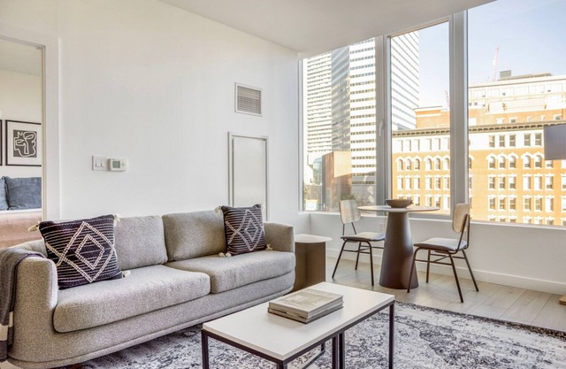 Luxe Downtown/Financial District 1BR w/W/D & Gym, by Blueground