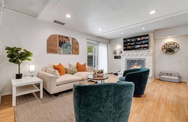 Luxe Golfers` Oasis - Pool, Mini-Golf, Hot Tub!