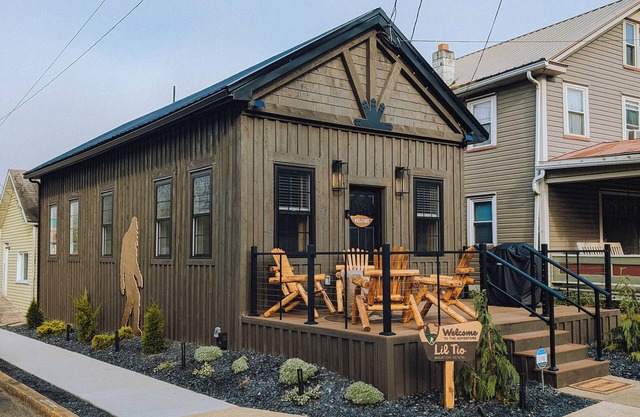 {LUXE Lil Tio} Downtown Retreat - 5 Min Walk To River Access w/Firepit & Grill