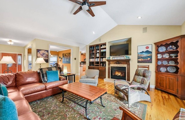 Luxe Mountain 4BR 4BA Private Home