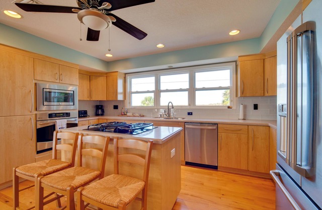 Luxe Spring Hill Home w/Patio & Dock!