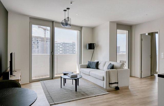 Luxe Wieden 1BR w/Balcony, Gym, Elevator, walk to U-Bahn, by Blueground