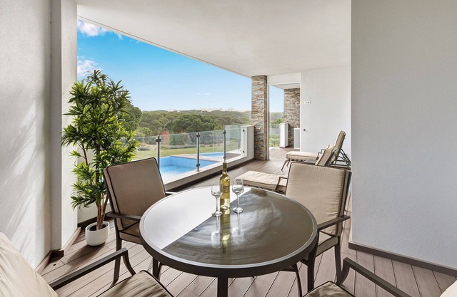 LuxT2 300m to beach, TV, AC, free WIFI 500mb, close to golf