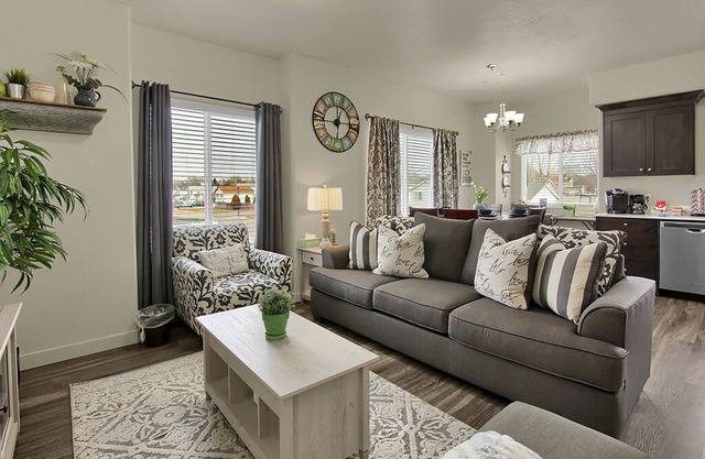 ⭐️Luxurios Apartment ⭐️ Fast WiFi ⭐️ 4K HDTV ⭐️ Hill AFB