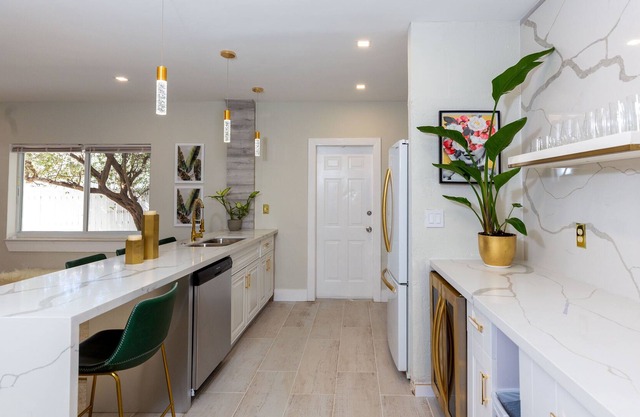 Luxurious 1 Bdrm
