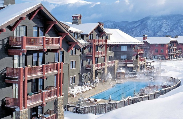 Luxurious 2 Bedroom in Aspen - Family Friendly Resort On The Slopes!