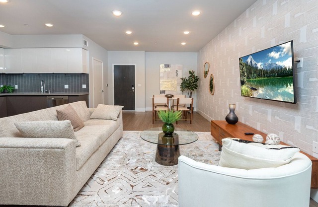 Luxurious 2BR Condo in K-town w/ Private Balcony!