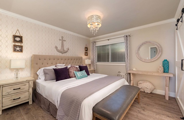 Luxurious 3-bed/2-bath Coastal Modern Beach Cottage-AC, Walk to Beach!
