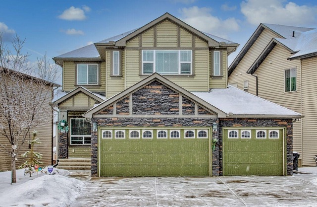 Luxurious 4 BR Home close to amenities in NW - Minutes to DT, Airport, Stampede