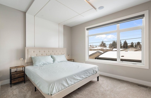Luxurious 4BR Killarney Home |AC| Rooftop & Garage
