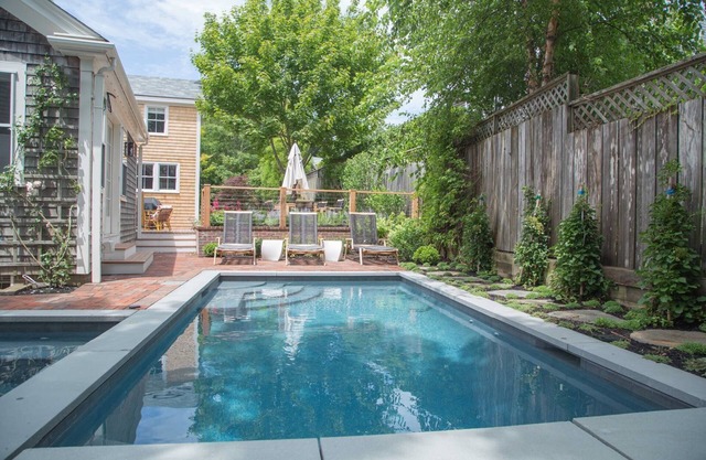 Luxurious 5 bedroom home with hot tub and pool in prime location