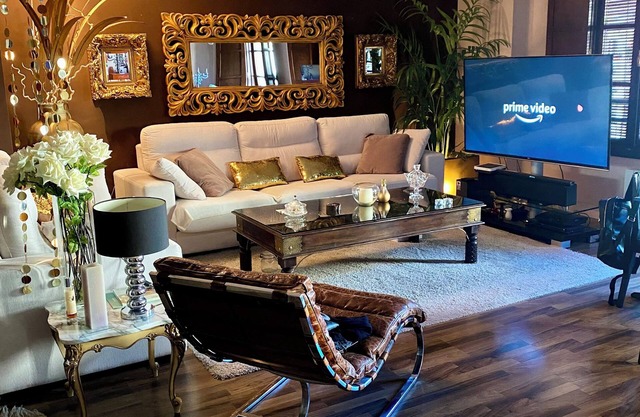 Luxurious apartment in downtown area