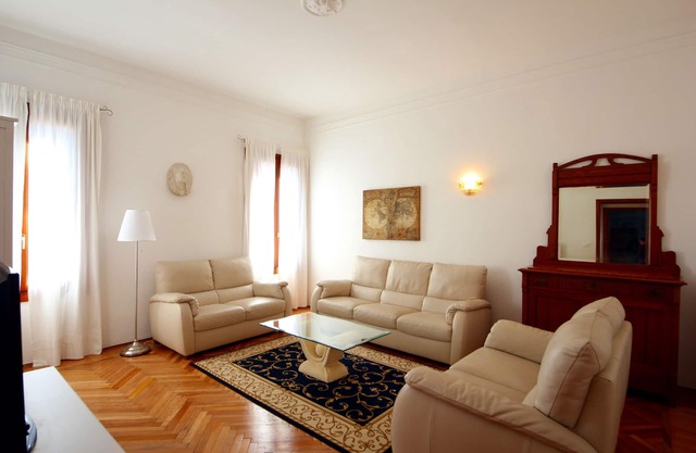 Luxurious apartment of 200 sqm with Jacuzzi