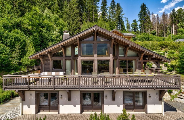Luxurious Chalet with Panoramic Views & Hot Tub