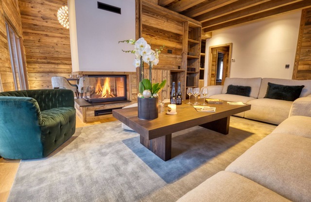 Luxurious Chalet at the foot of the slopes for 12 people.