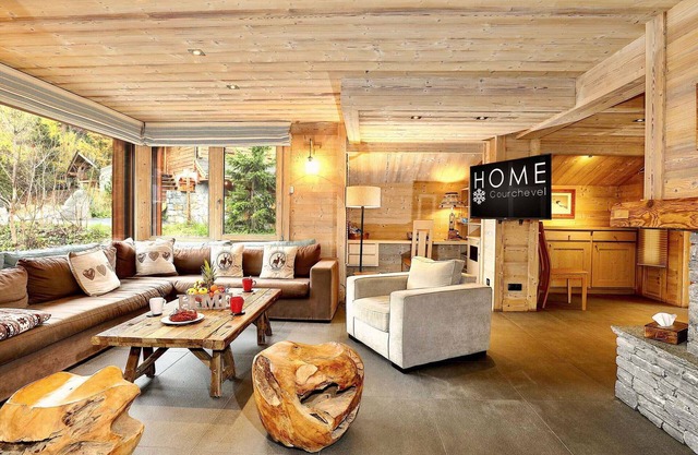 Luxurious Chalet in Courchevel-La Tania: Sleeps 12, Ski-in/Ski-out, Jacuzzi, Sauna & Home Cinema