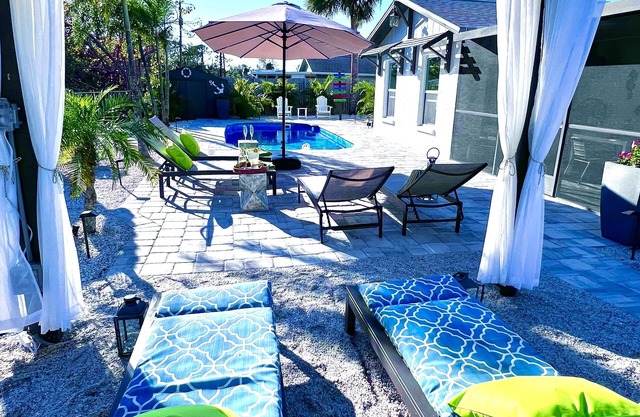 Luxurious Coastal 3 bed 2 Bath Private Pool minutes from Beach