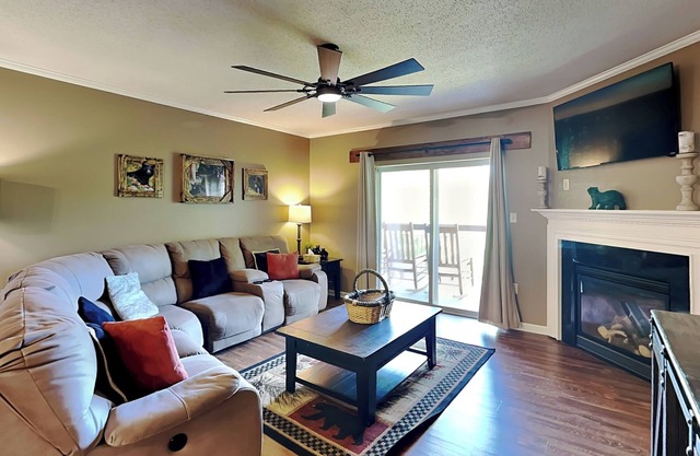 Luxurious condo with stunning river views and premium community amenities!