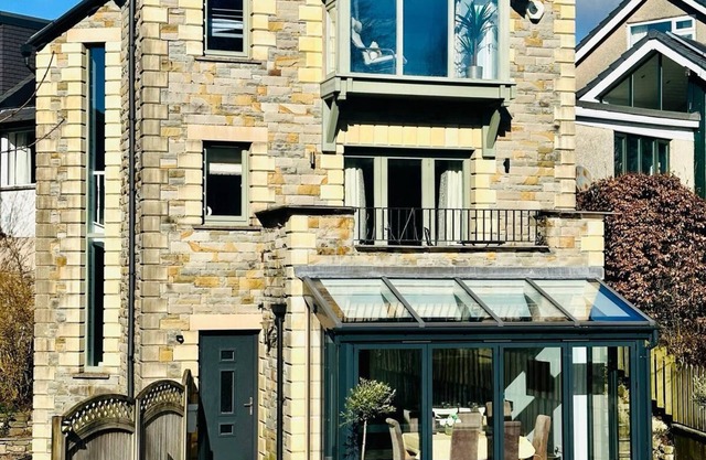 Luxurious, Contemporary Detached Holiday Home on a quiet cul-de-sac