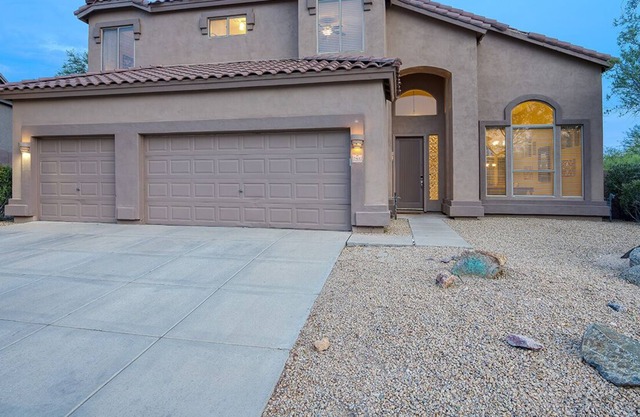 Luxurious Desert Retreat with plenty of room for the entire family!