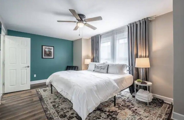 Luxurious Downtown 3BR Townhome Dual King Beds Games Private Garage