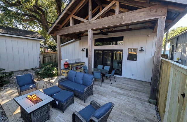 Luxurious East Hill Guest House w/King Bed!