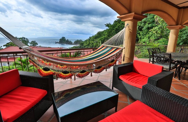 Luxurious Family-Friendly, 3BR Condo With Pool Less Than 5 Min Walk To The Beach