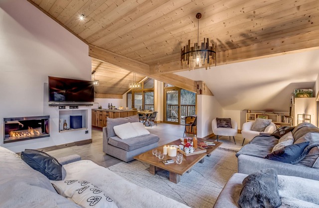 Luxurious 7-Room Duplex for 14 with Jacuzzi & Sauna in Champagny-en-Vanoise
