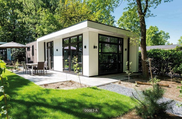 Luxurious freestanding holiday home with two bedrooms and a charming outdoor area.