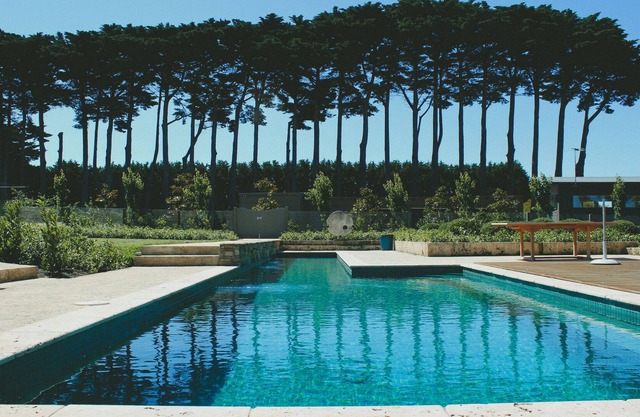Luxurious house, tennis court, pool, panoramic views, ocean views walk to beach