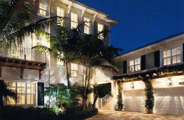 Luxurious Jupiter, Southern Florida Beachside Retreat, Steps From the Ocean