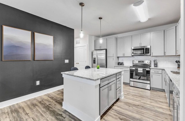 Luxurious King 3BR Suite—Mins to Downtown Durham!