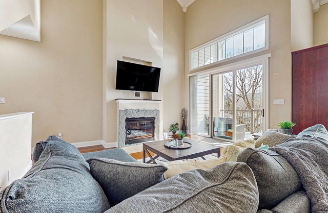 Luxurious Lakeside Retreat with Stunning Views & Resort-Style Amenities