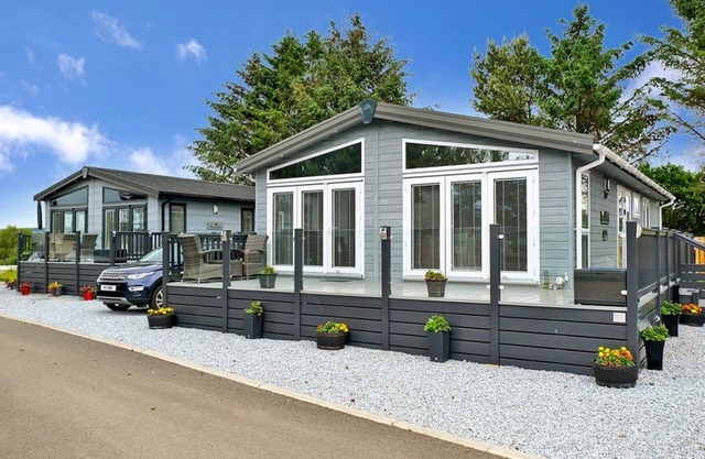 Luxurious Lodge, perfect for couples or familes, sleeping four people.