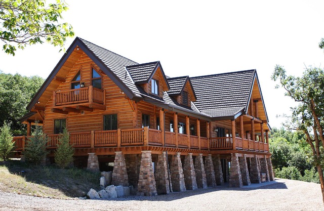 Luxurious Mountain lodge for corporate retreats or large/ family gatherings
