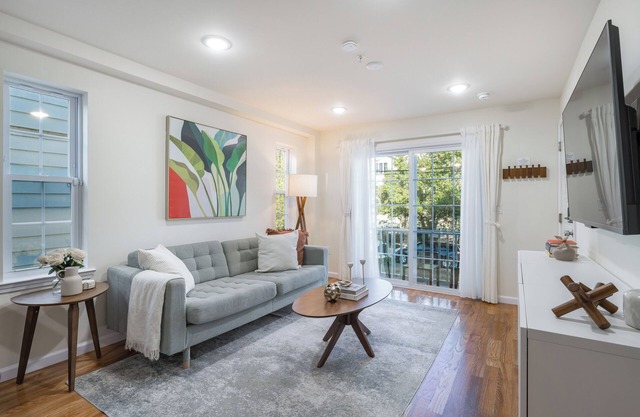 Luxurious, professionally styled 3BR/2BTH w/Free Parking, near Rutgers University & Quick NYC Access