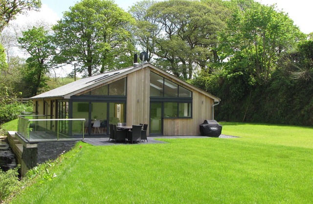 LUXURIOUS SINGLE STOREY DWELLING IN QUIET RURAL SETTING