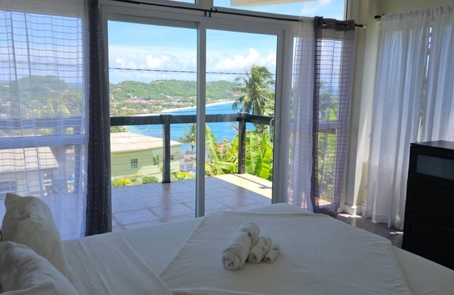 Luxurious, Spacious, classic 2 bedroom in Grandanse amazing beach view