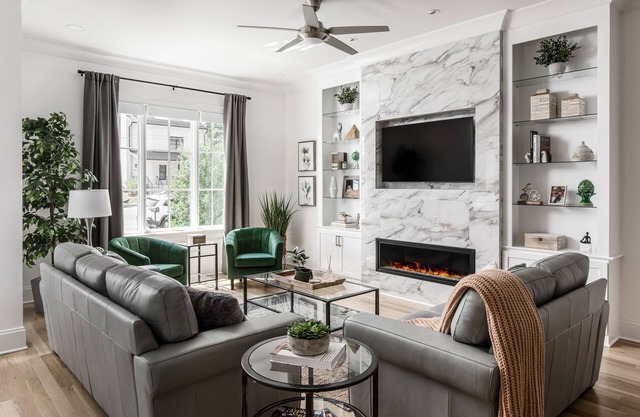 LUXURIOUS & SPACIOUS TOWN HOME LOCATED 1-1/2 MILES TO DOWNTOWN NASHVILLE