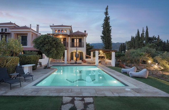 Luxurious Villa Nefeli Next To the Beach