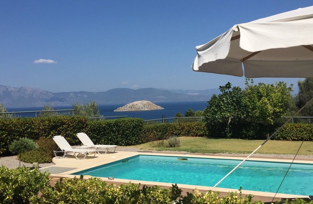 Luxurious Villa with ecopool-next to the sea, close to Athens! Strict cleaning!
