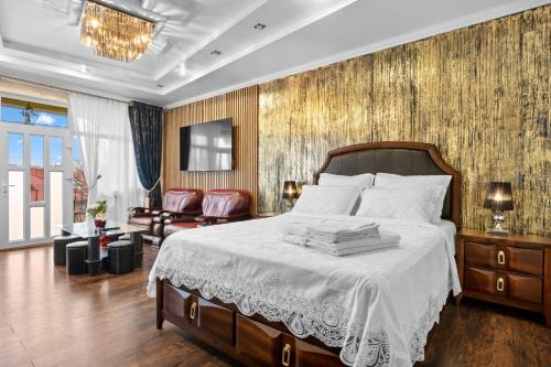 Luxurious Villa with Lush Garden and Huge Terrace near Herastrau Park