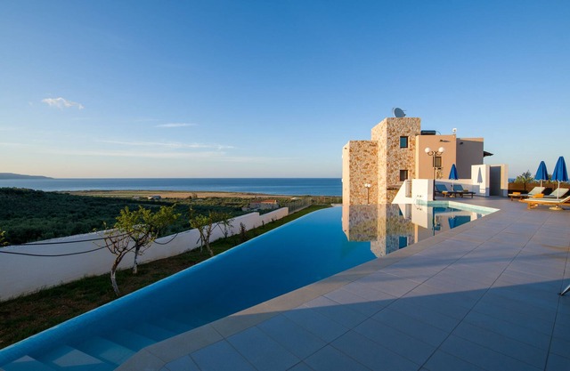 Luxurious villa with private pool, quite and relaxing place full of olive trees.