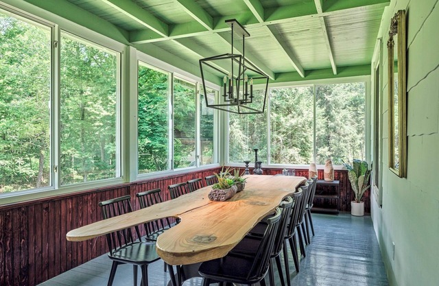 Luxuriously Restored Farm Cabin